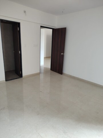 Room in 3 BHK Apartment at Nextera Ketan CHS, Tembhi Naka – for Rent