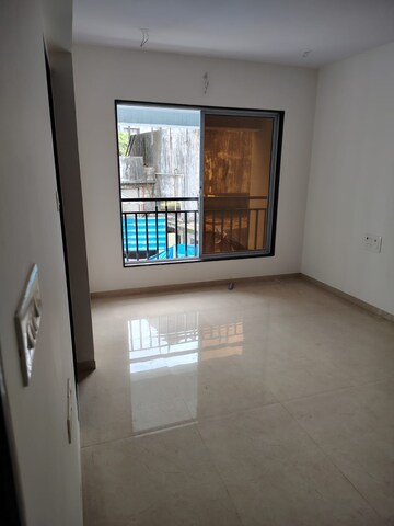 Room in 3 BHK Apartment at Nextera Ketan CHS, Tembhi Naka – for Rent