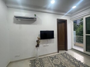 Room in 1 BHK Builder Floor at Saket – for Rent