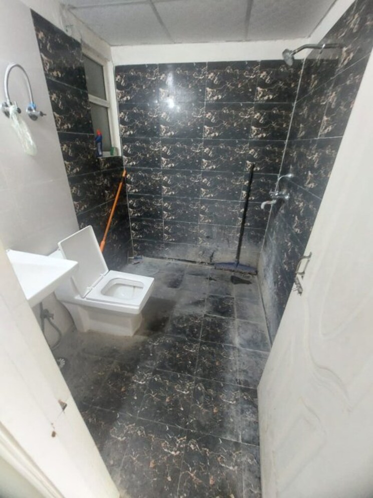 Bathroom, migsun-roof 1 Bedroom 599 Sq.Ft. Apartment In Raj Nagar Extension Ghaziabad 9307655