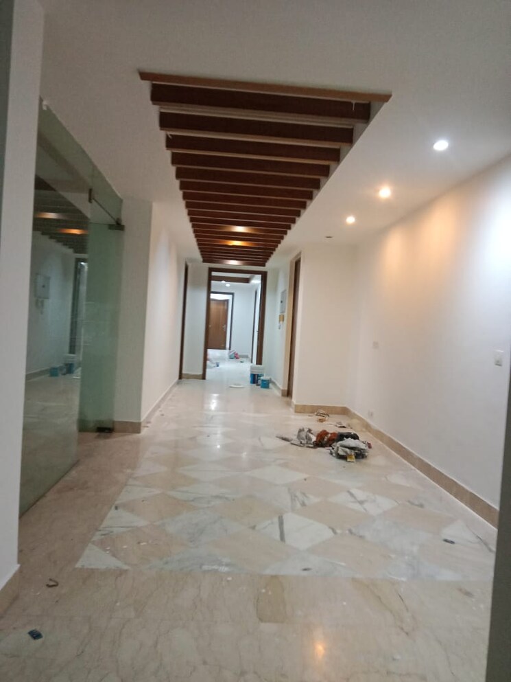 Room, new friends colony 4 Bedroom 500 Sq.Yd. Builder Floor In New Friends Colony Delhi 9307707