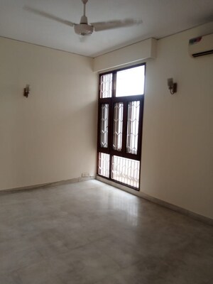 Room in 4 BHK Builder Floor at New Friends Colony – for Rent