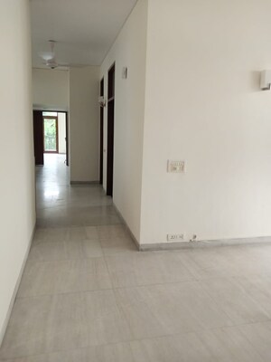 Room in 4 BHK Builder Floor at New Friends Colony – for Rent