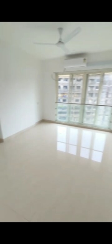 Room in 2 BHK Apartment at Kohinoor City Phase III, Kurla West – for Rent