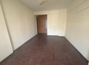 Room in 3 BHK Apartment at DLF The Skycourt, Sector 86 – for Sale