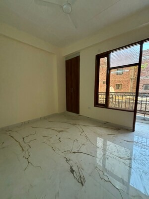 Room in 1 BHK Builder Floor at Saket – for Rent