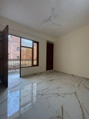 Room in 1 BHK Builder Floor at Saket – for Rent