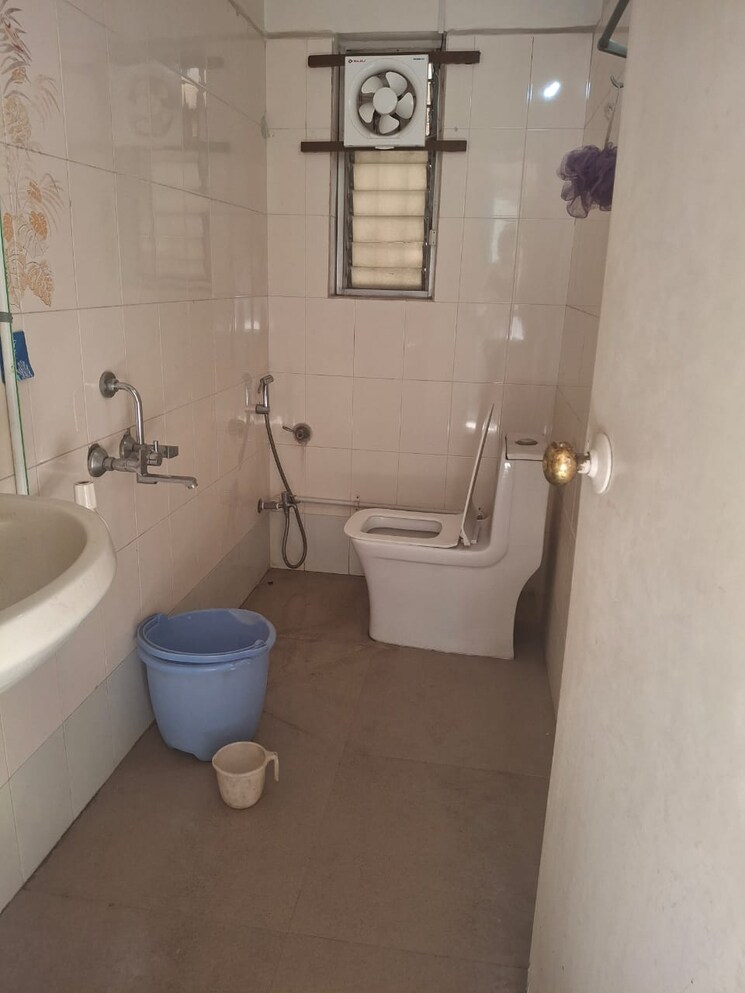 Bathroom, nimbaj-nagar-chs 2 Bedroom 1500 Sq.Ft. Villa In Anand Nagar Pune 9307774