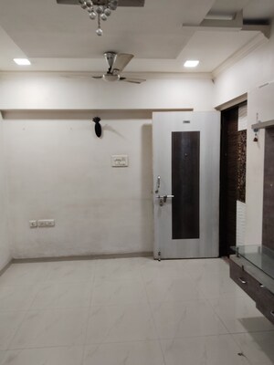 Room in 2 BHK Apartment at New Vegas Plaza, Owale – for Rent