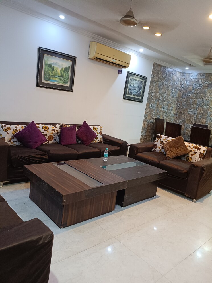 Living Room, new friends colony 3.5 Bedroom 500 Sq.Yd. Independent House In New Friends Colony Delhi 9307809