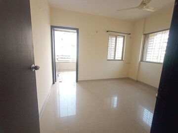 Room in 2 BHK Apartment at Soba Optima, Sinhagad Road – for Rent