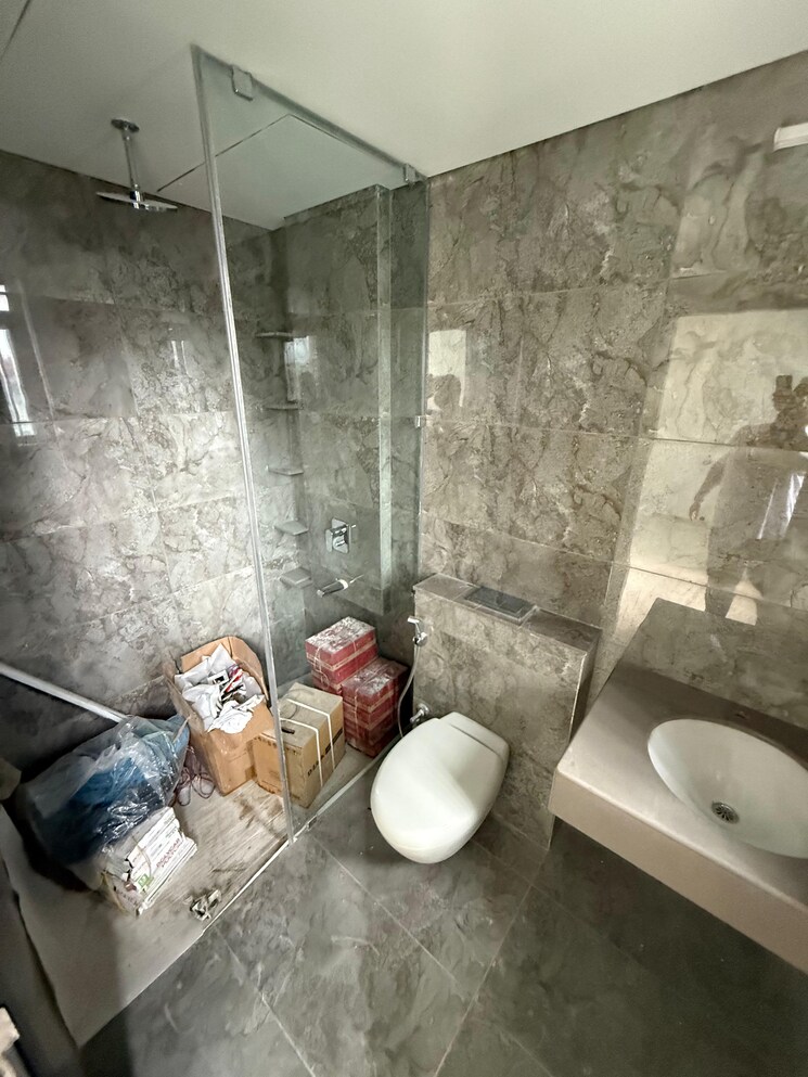 Bathroom, lalani-grandeur 3 Bedroom 900 Sq.Ft. Apartment In Goregaon East Mumbai 9307826