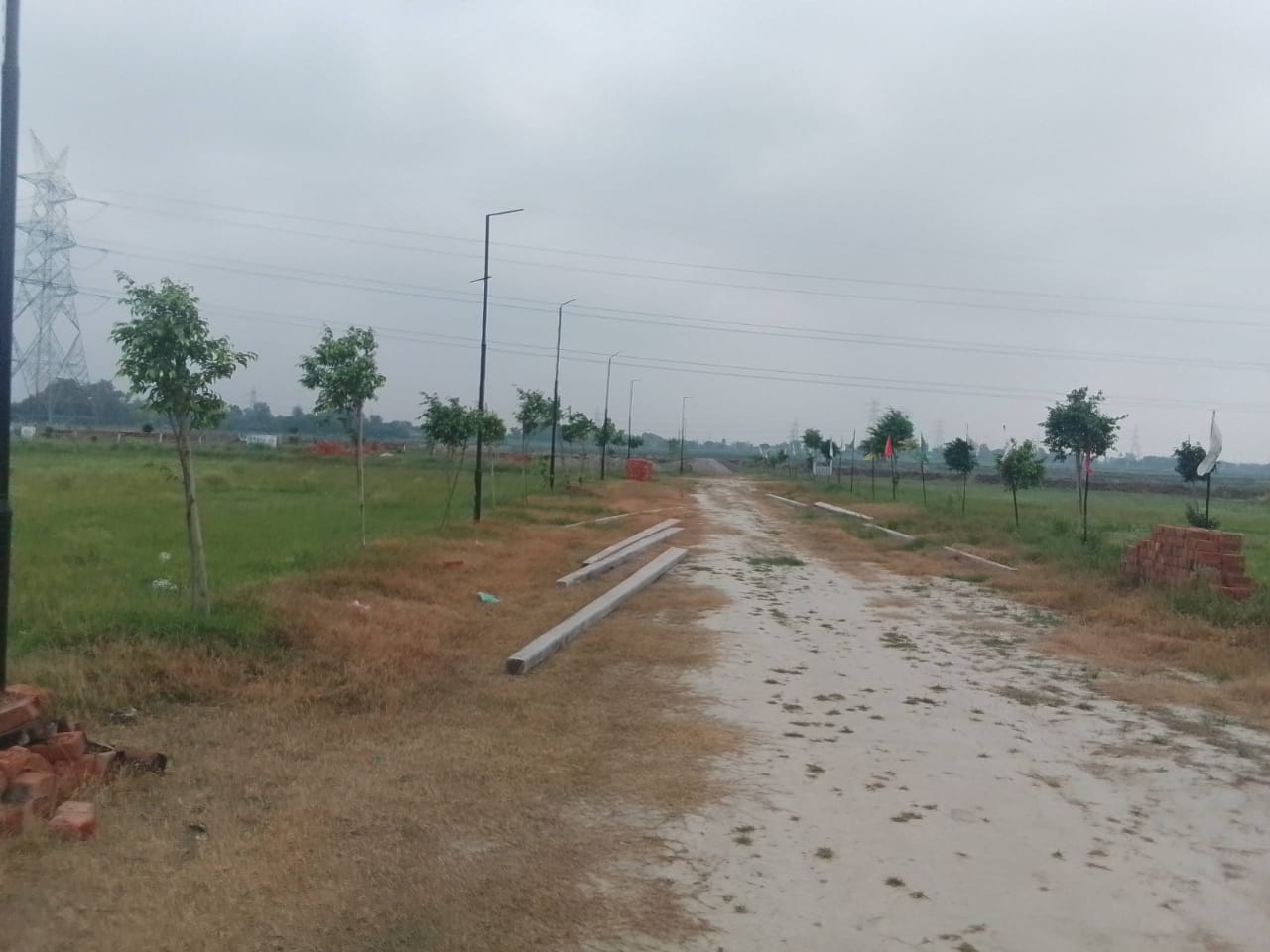 Plot For Sale in Dh2 Lake Avenue Kishan pa