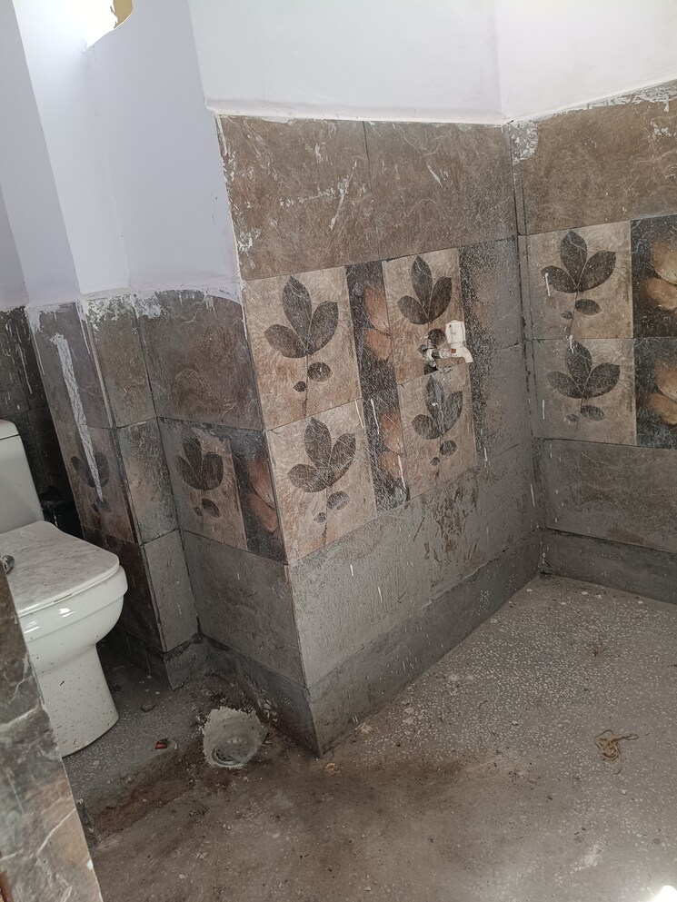 Bathroom, maharani bagh 3.5 Bedroom 501 Sq.Yd. Independent House In Maharani Bagh Delhi 9307835