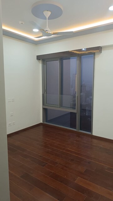 Room in 2 BHK Apartment at Piramal Mahalaxmi, Mahalaxmi – for Rent