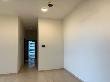 Room in 2 BHK Apartment at Piramal Mahalaxmi, Mahalaxmi – for Rent