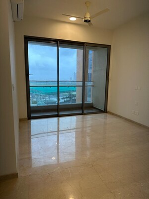 Room in 2 BHK Apartment at Piramal Mahalaxmi, Mahalaxmi – for Rent