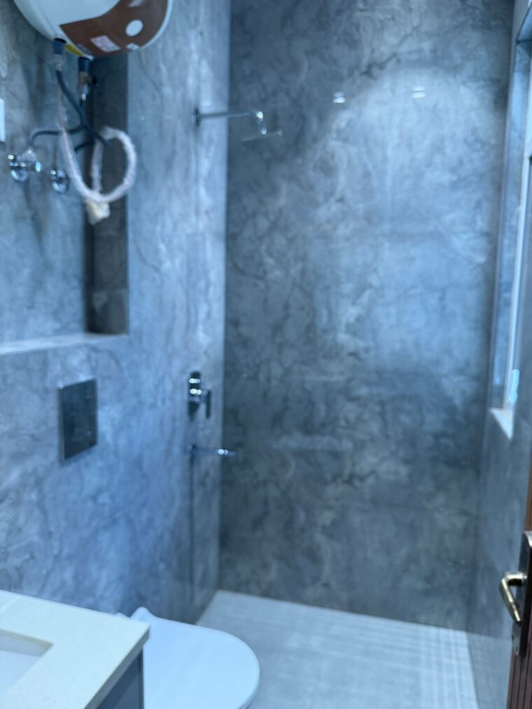 Bathroom, east of kailash 3 Bedroom 125 Sq.Yd. Builder Floor In East Of Kailash Delhi 9307842