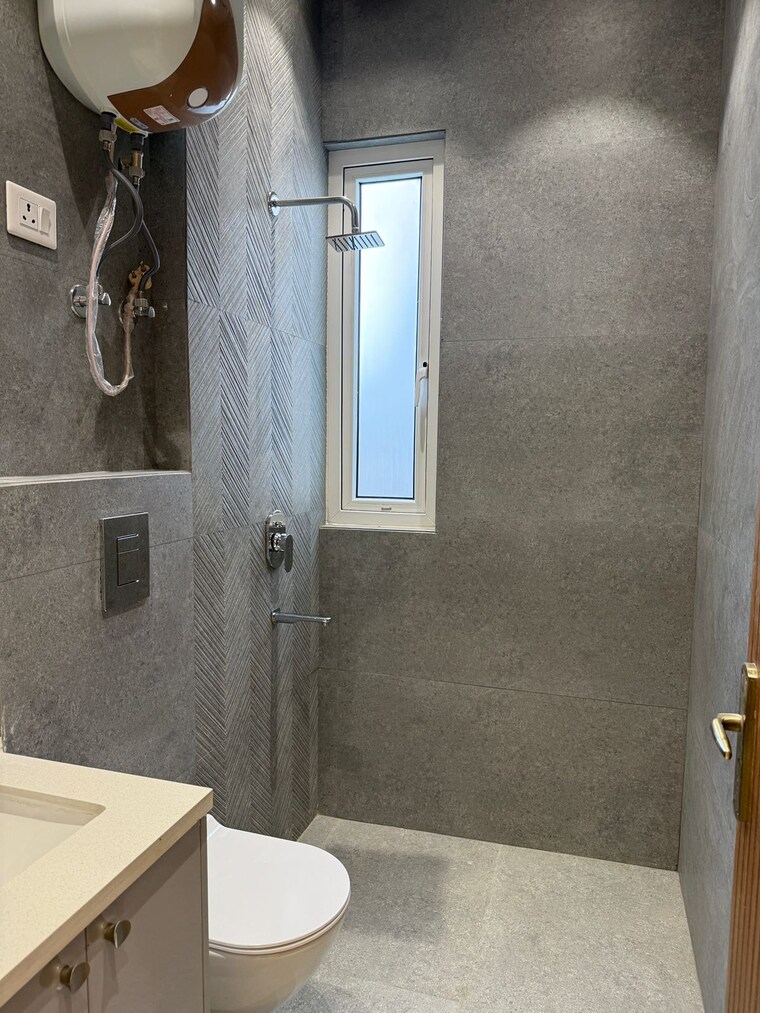 Bathroom, east of kailash 3 Bedroom 125 Sq.Yd. Builder Floor In East Of Kailash Delhi 9307842