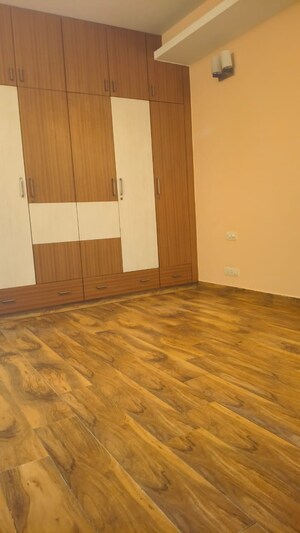 Room in 3 BHK Builder Floor at Chittaranjan Park – for Rent