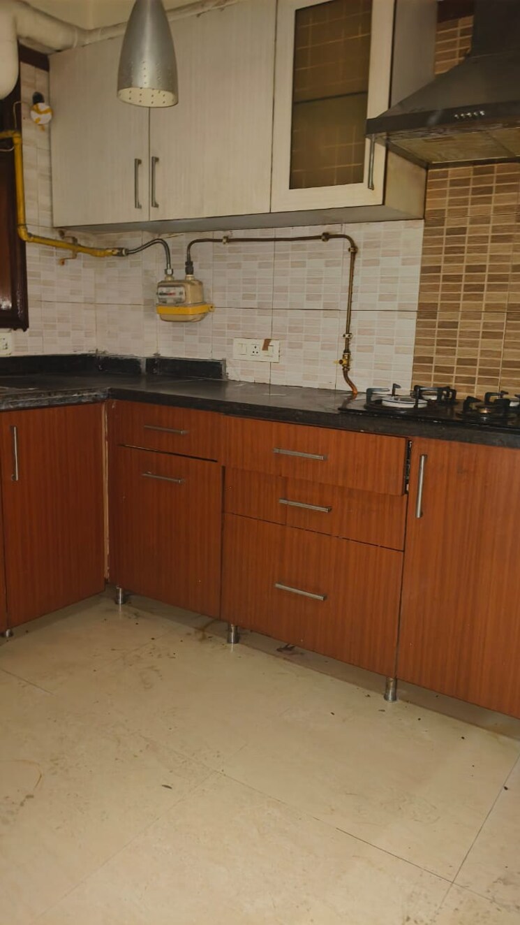 Kitchen, chittaranjan park 3 Bedroom 217 Sq.Yd. Builder Floor In Chittaranjan Park Delhi 9307846