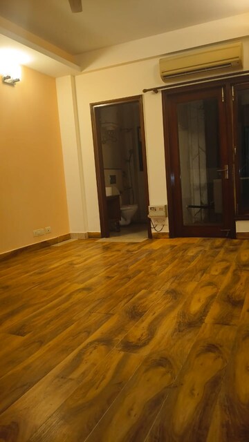 Room in 3 BHK Builder Floor at Chittaranjan Park – for Rent