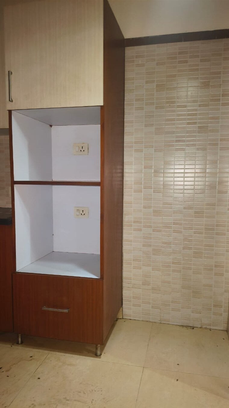 Bathroom, chittaranjan park 3 Bedroom 217 Sq.Yd. Builder Floor In Chittaranjan Park Delhi 9307846