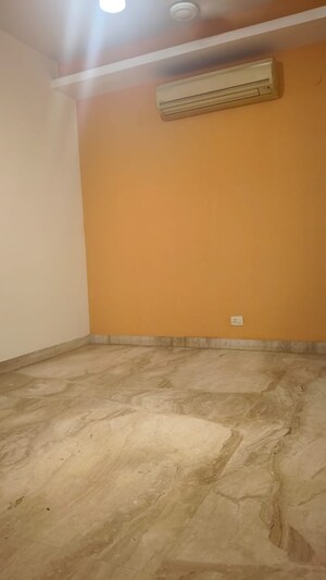 Room in 3 BHK Builder Floor at Chittaranjan Park – for Rent