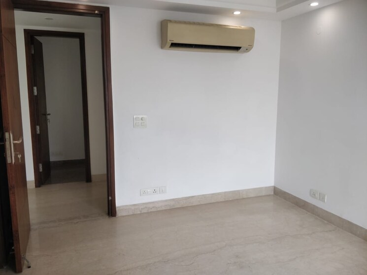 Room, greater kailash ii 4 Bedroom 565 Sq.Yd. Builder Floor In Greater Kailash ii Delhi 9307850