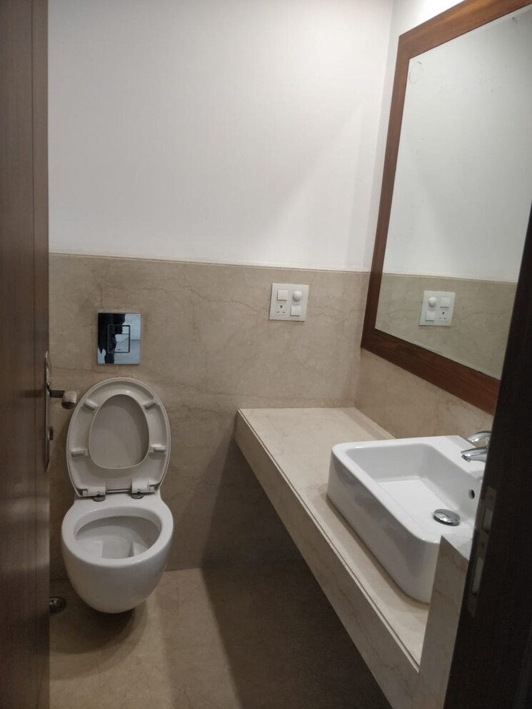 Bathroom, greater kailash ii 4 Bedroom 565 Sq.Yd. Builder Floor In Greater Kailash ii Delhi 9307850