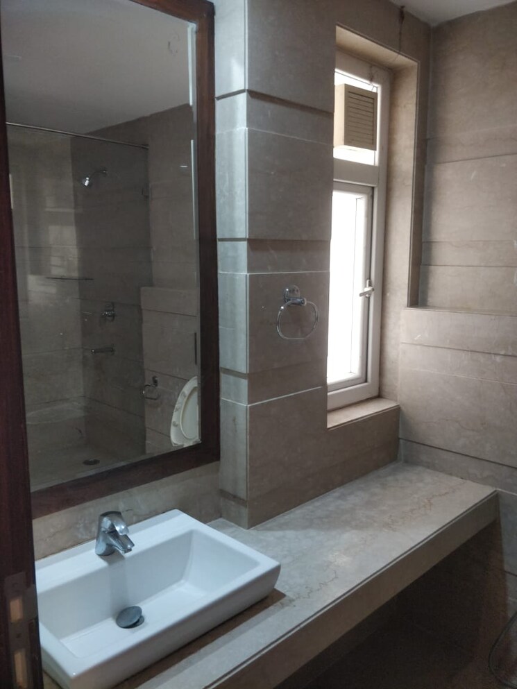 Bathroom, greater kailash ii 4 Bedroom 565 Sq.Yd. Builder Floor In Greater Kailash ii Delhi 9307850