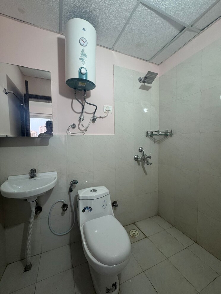 Bathroom, gls-arawali-homes-phase-2 3 Bedroom 745 Sq.Ft. Apartment In Sohna Sector 4 Gurgaon 9307866
