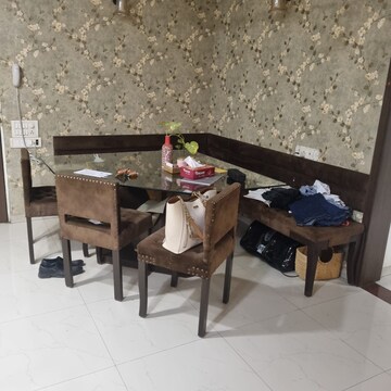 Team Area in 4 BHK Apartment at Silver Sand CHS, Shashtri Nagar – for Rent