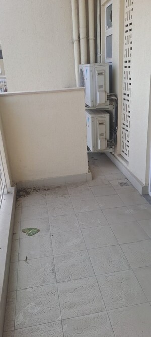 Room in 3 BHK Apartment at Indiabulls Centrum Park, Sector 103 – for Sale