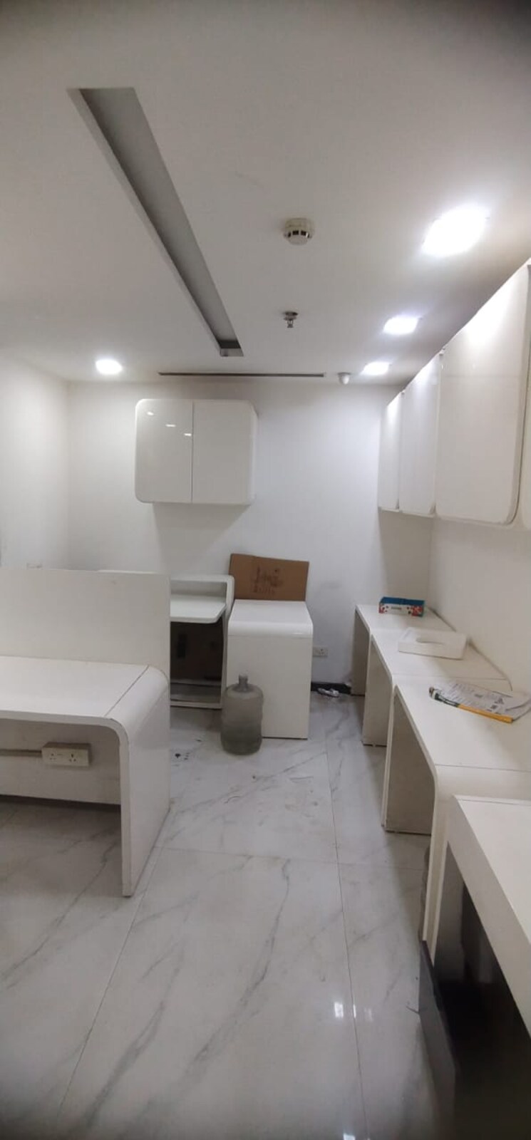 Team Area, netaji subhash place Commercial Office Space 1000 Sq.Ft. In Netaji Subhash Place Delhi 9307933