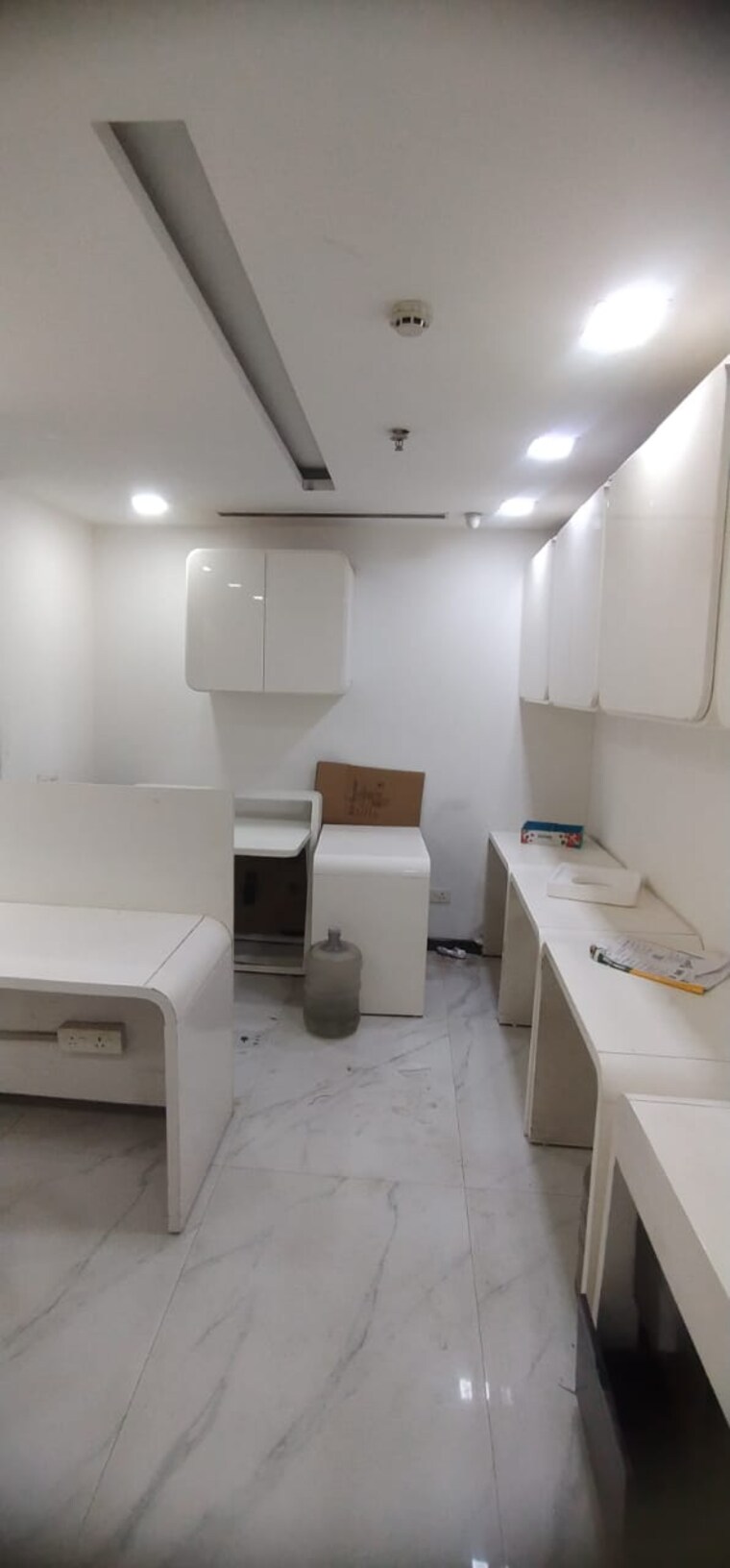 Team Area, netaji subhash place Commercial Office Space 1000 Sq.Ft. In Netaji Subhash Place Delhi 9307933