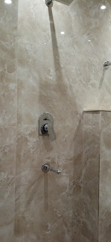 Bathroom in 2 BHK Builder Floor at Igi Airport Area – for Rent