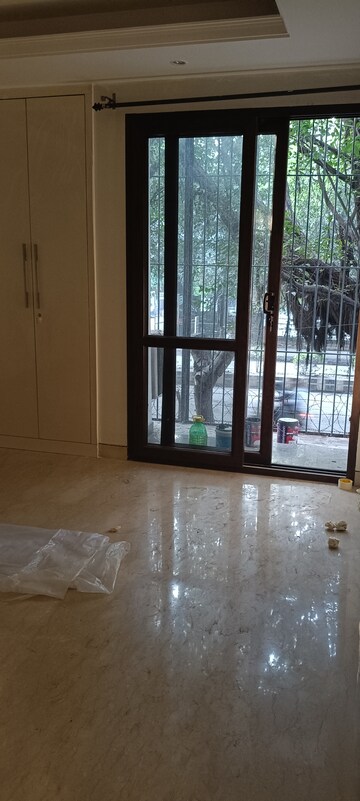 Room in 3 BHK Apartment at Vasant Kunj – for Rent