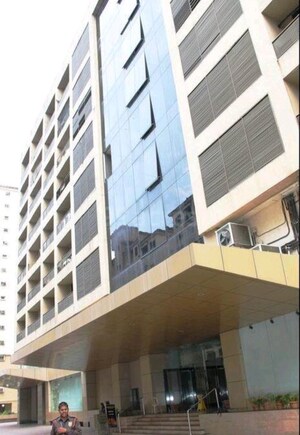  Office Space For Rent in Express Zone, Malad East