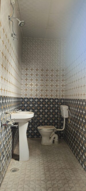 Bathroom in 2 BHK Independent House at Gomti Nagar – for Rent