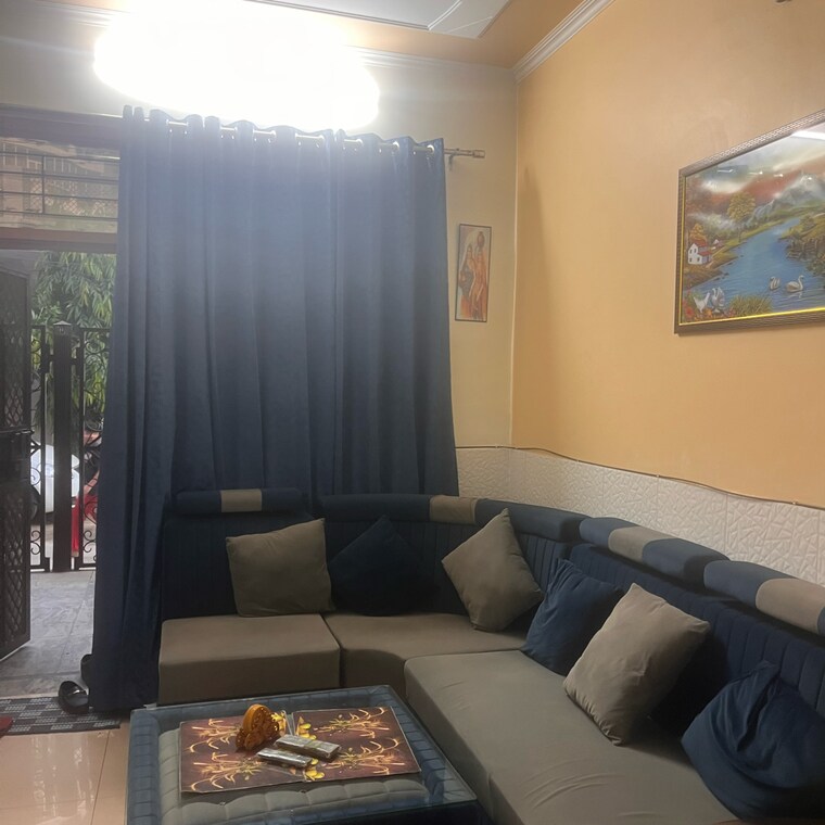 Living Room, e block shastri nagar 2 Bedroom 105 Sq.Yd. Apartment In E Block Shastri Nagar Ghaziabad 9307966