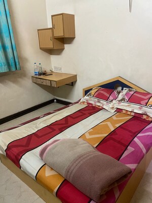 Bedroom in 2 BHK Apartment at Sindhi Society Chembur, Chembur – for Rent