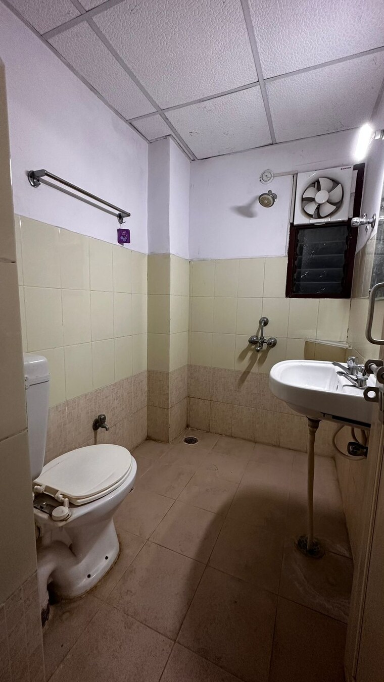 Bathroom, gomti nagar 1.5 Bedroom 1250 Sq.Ft. Independent House In Gomti Nagar Lucknow 9307977