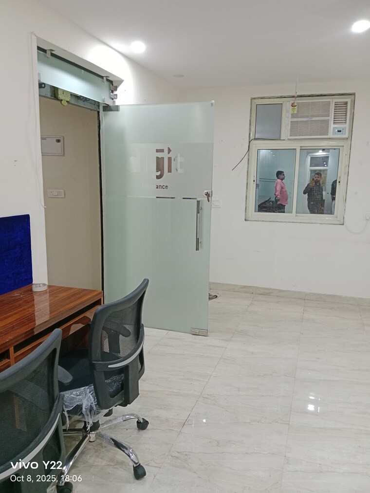  Parking, laxmi nagar Commercial Office Space 600 Sq.Ft. In Laxmi Nagar Delhi 9308010