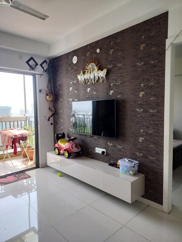 Furnished Amenities in 2 BHK Apartment at Amanora Gold Towers, Hadapsar – for Sale