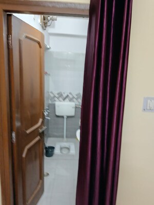 Bathroom in 1.5 BHK Independent House at Gomti Nagar – for Rent