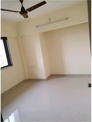 Room in 2 BHK Apartment at Kalpataru The Sunrise, Kolshet Road – for Rent