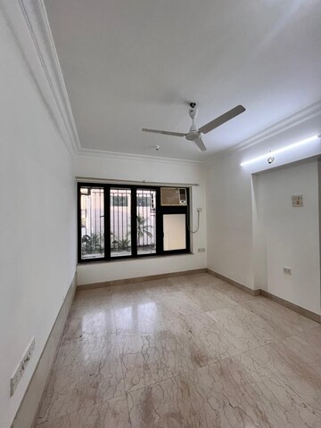 Room in 2 BHK Apartment at Andheri West – for Rent