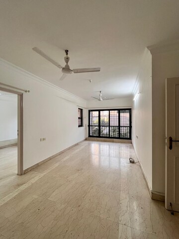 Room in 2 BHK Apartment at Andheri West – for Rent