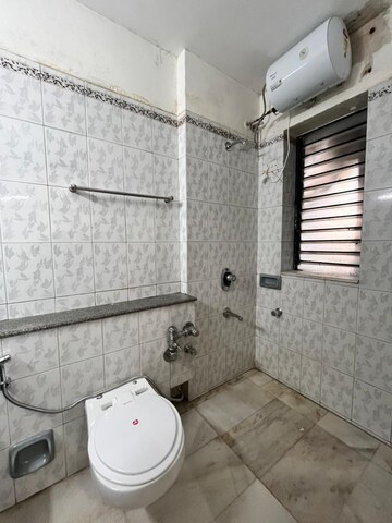 Master Bedroom in 2 BHK Apartment at Andheri West – for Rent